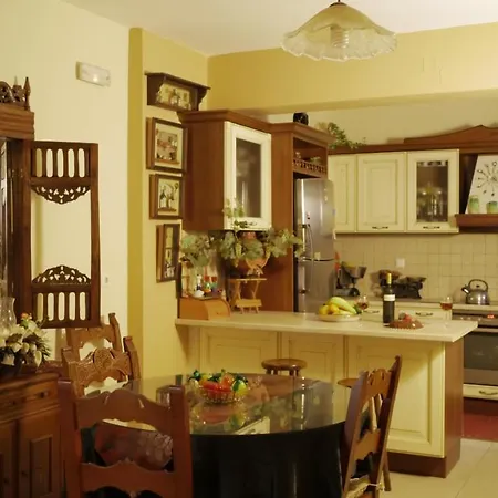 Small Group & Family House بيت للعطل ريثيمنو