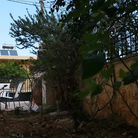 Small Group & Family House ريثيمنو
